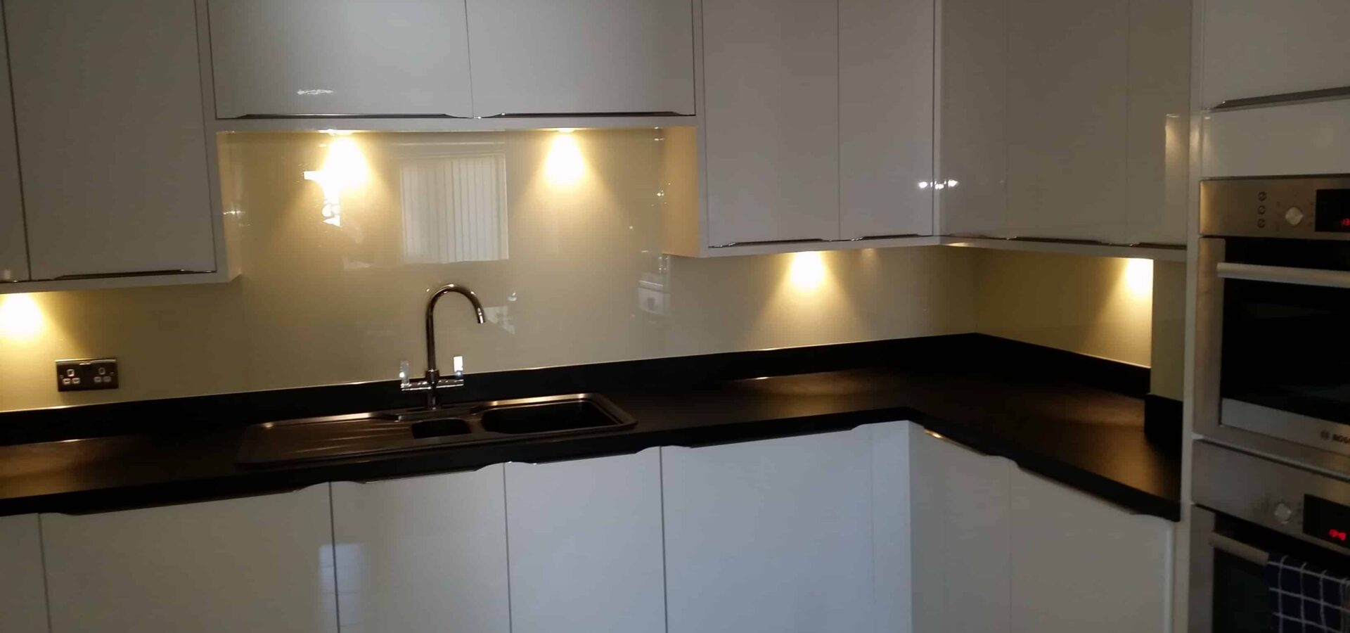 white kitchen splashbacks