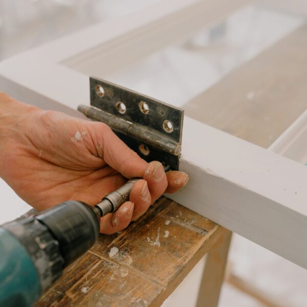 Window frame fixings: which type, how many, and how deep